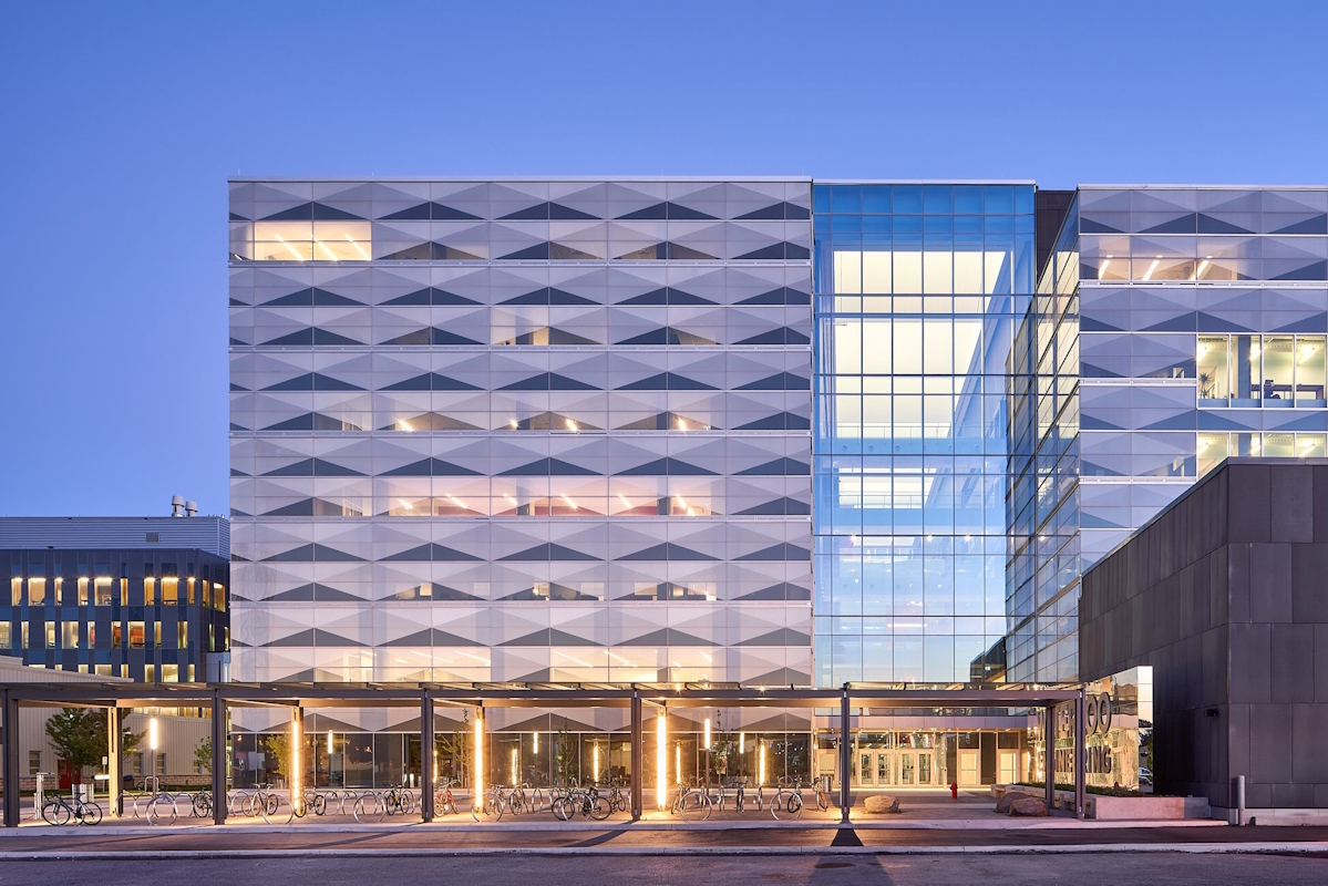 Side photo of Engineering 7 building