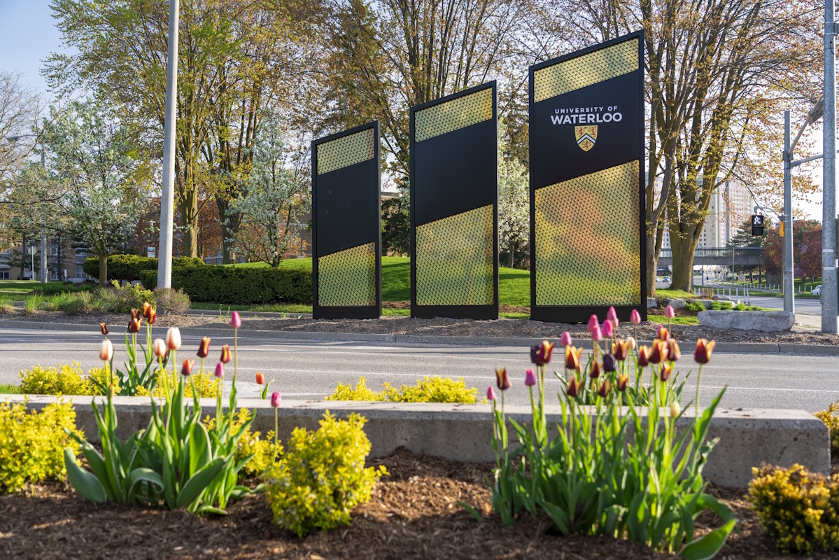 Photo of UW sign at south entrance